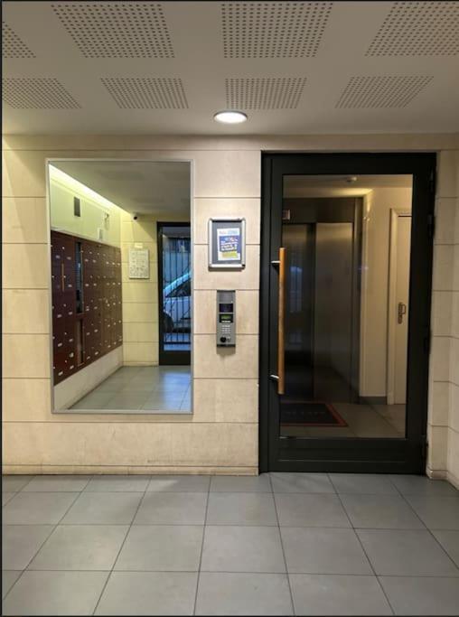 A 2 Pas Du Metro Apartment